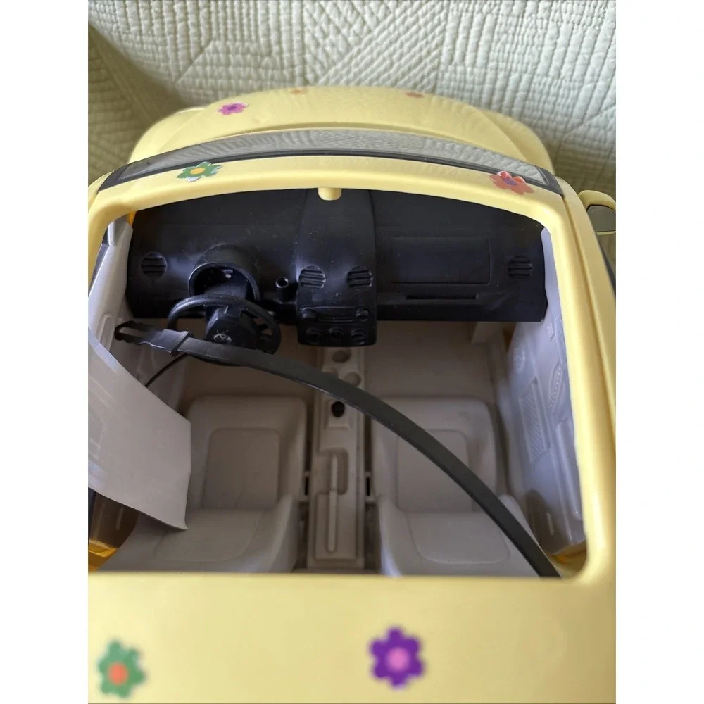 Vintage 2000 Mattel Barbie VW Volkswagen Beetle Yellow Flower Doll Car